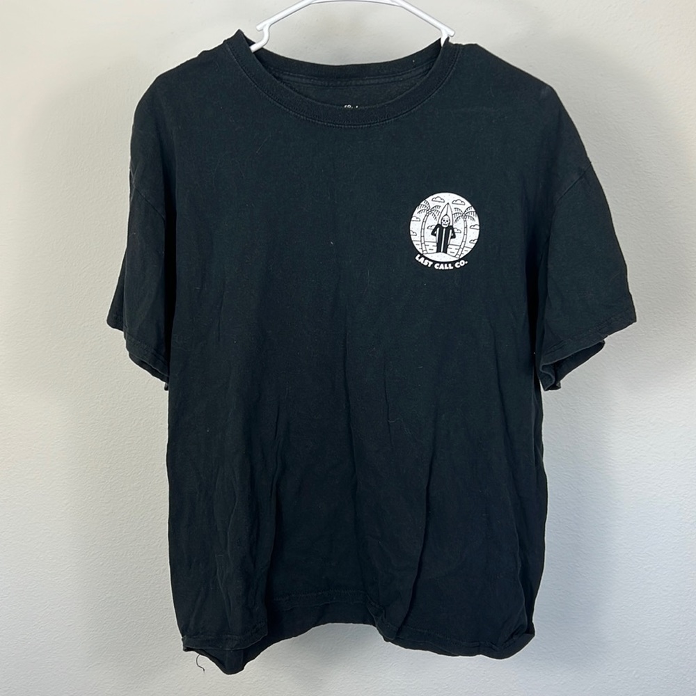 LAST CALL CO. black tee sz L